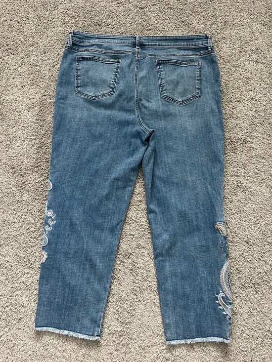 Chico's Women’s Embroidered Blue Slimming Girlfriend Slim Leg Ankle Jeans Sz 18R - Picture 2 of 14